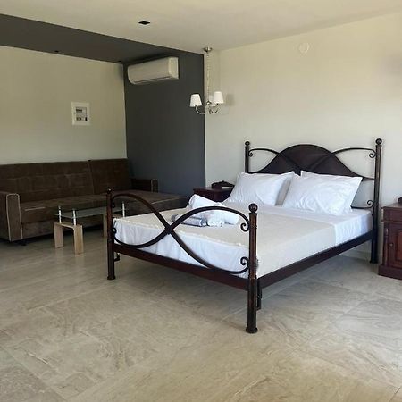 Suites Ris Néa Péramos Екстериор снимка