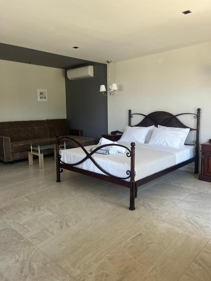 Suites Ris Néa Péramos Екстериор снимка